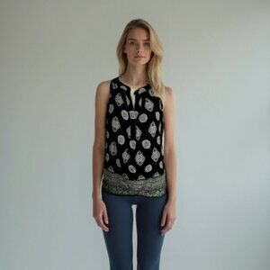 Lucy and Laurel top women size M